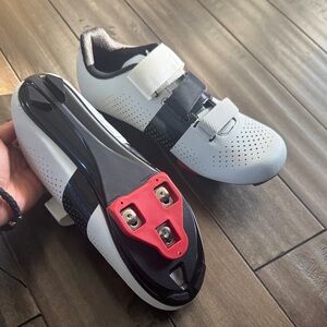 Women's Athletic Cycling Shoes - Black and White